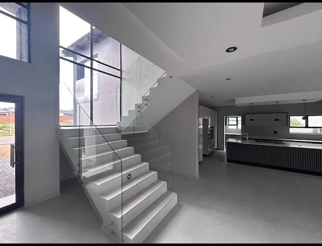 5 BEDROOM HOUSE FOR SALE IN SIX FOUNTAINS RESIDENTIAL ESTATE